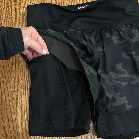 Spanx Booty Boost Double Layer Shorts - Picture 3 of 4